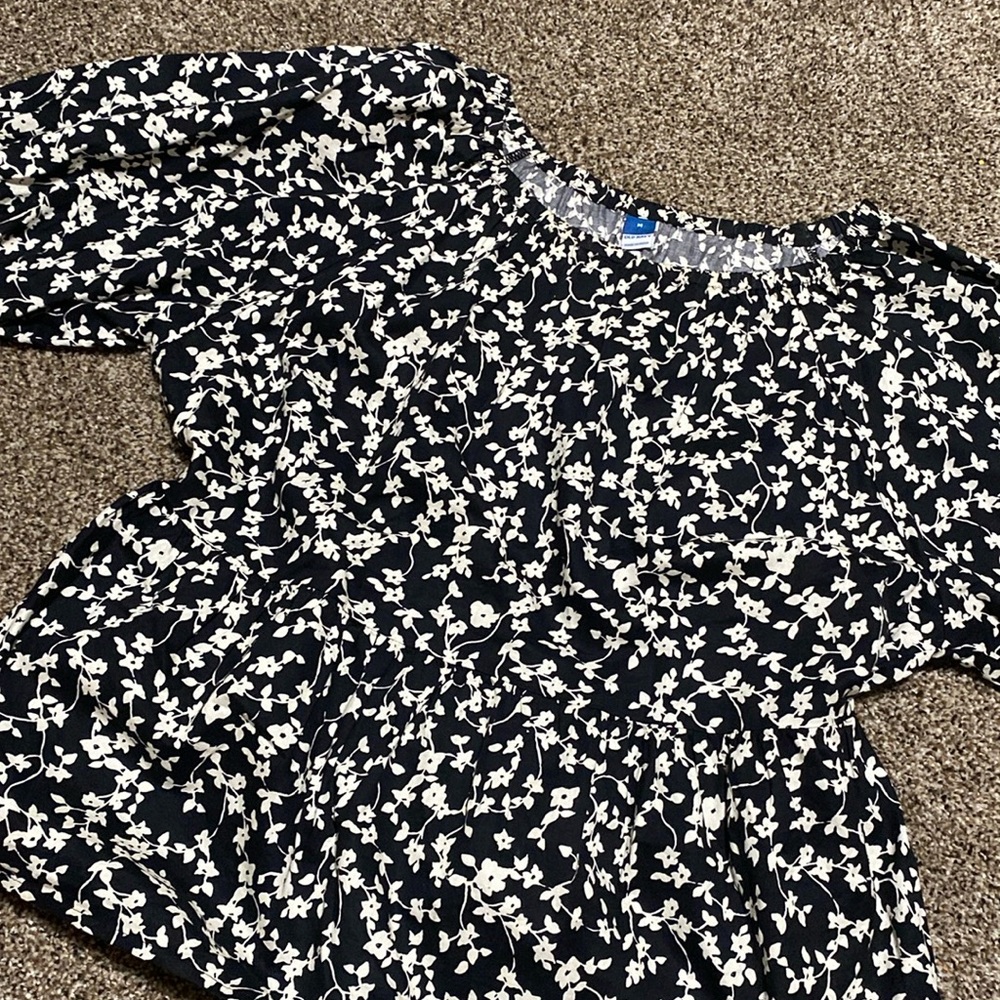Old navy top size M